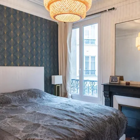 Haussmannien Near Montparnasse Paryż
